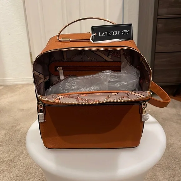 La Terre | Bags | Brand New La Terre Peta Approved Vegan  display picture 2